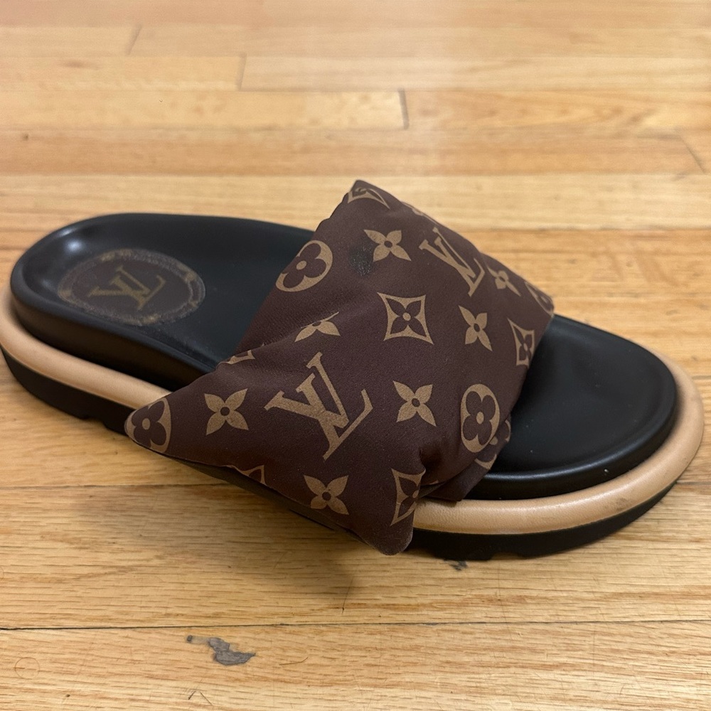 LV Velcro Pillow Slipper - Picture 2 of 4